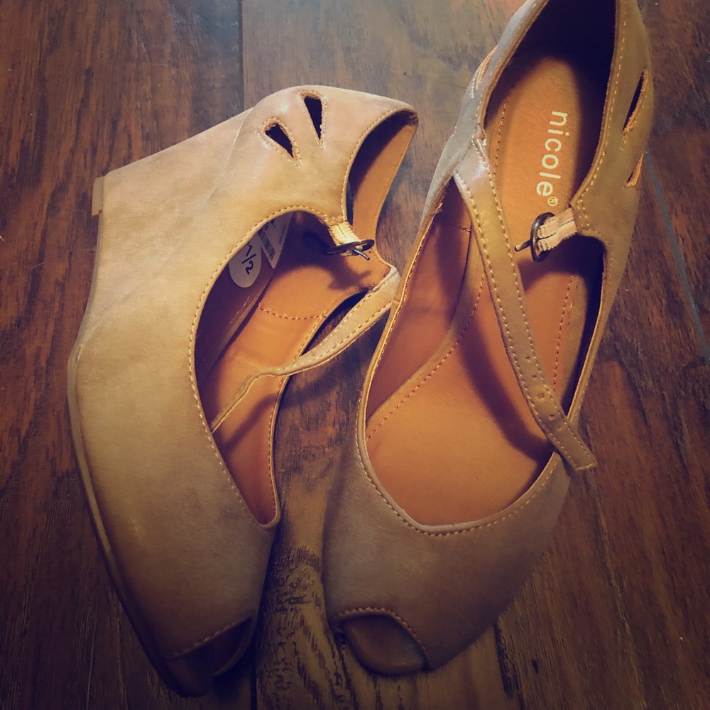 50’s style vintage peep toe wedges